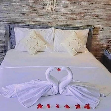Sarinah Beach - Bistro & Bungalow Batununggul Eksteriør bilde