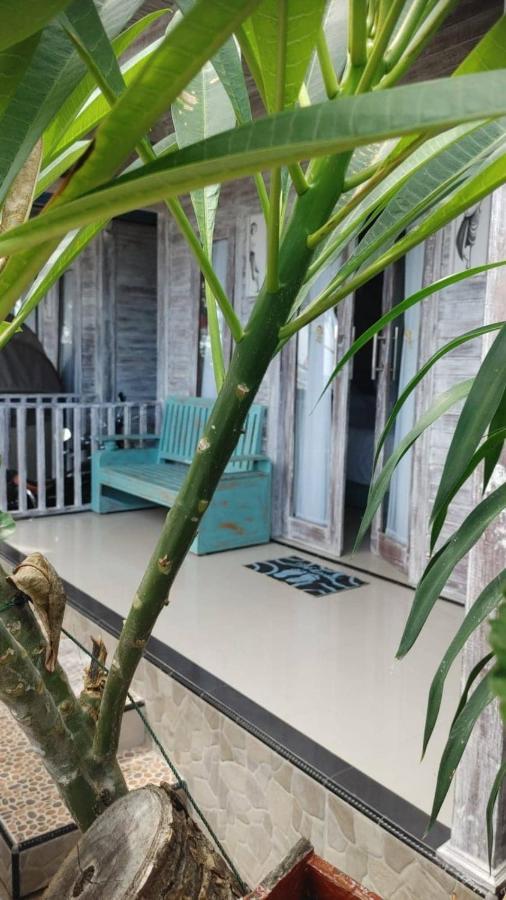 Sarinah Beach - Bistro & Bungalow Batununggul Eksteriør bilde