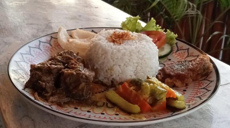 Sarinah Beach - Bistro & Bungalow Batununggul Eksteriør bilde