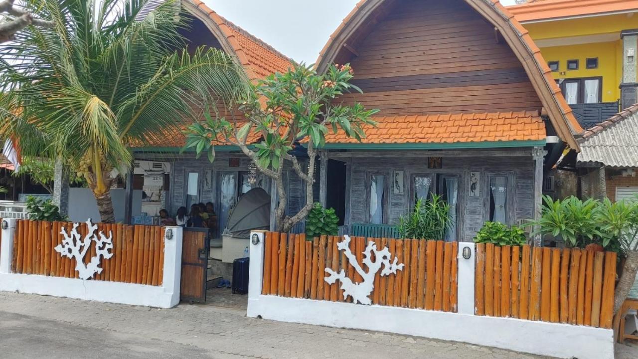 Sarinah Beach - Bistro & Bungalow Batununggul Eksteriør bilde
