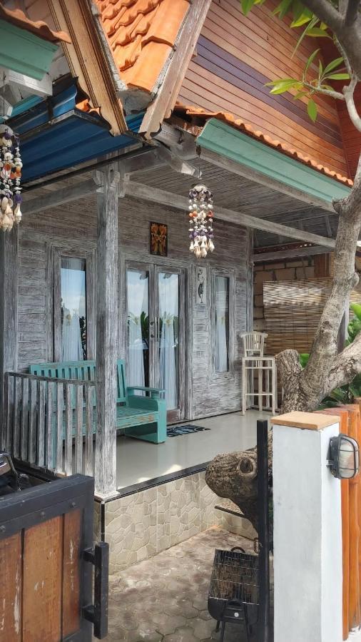 Sarinah Beach - Bistro & Bungalow Batununggul Eksteriør bilde